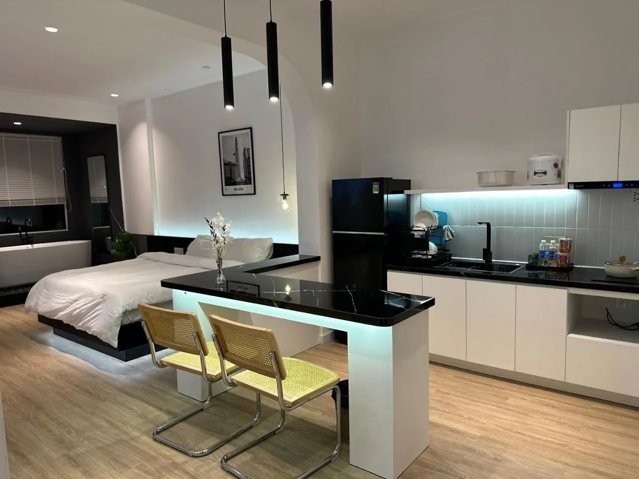 Can Ho Bon Tam, Ban Cong Doc Dao O Quan 10 Ho Chi Minh City Apartment